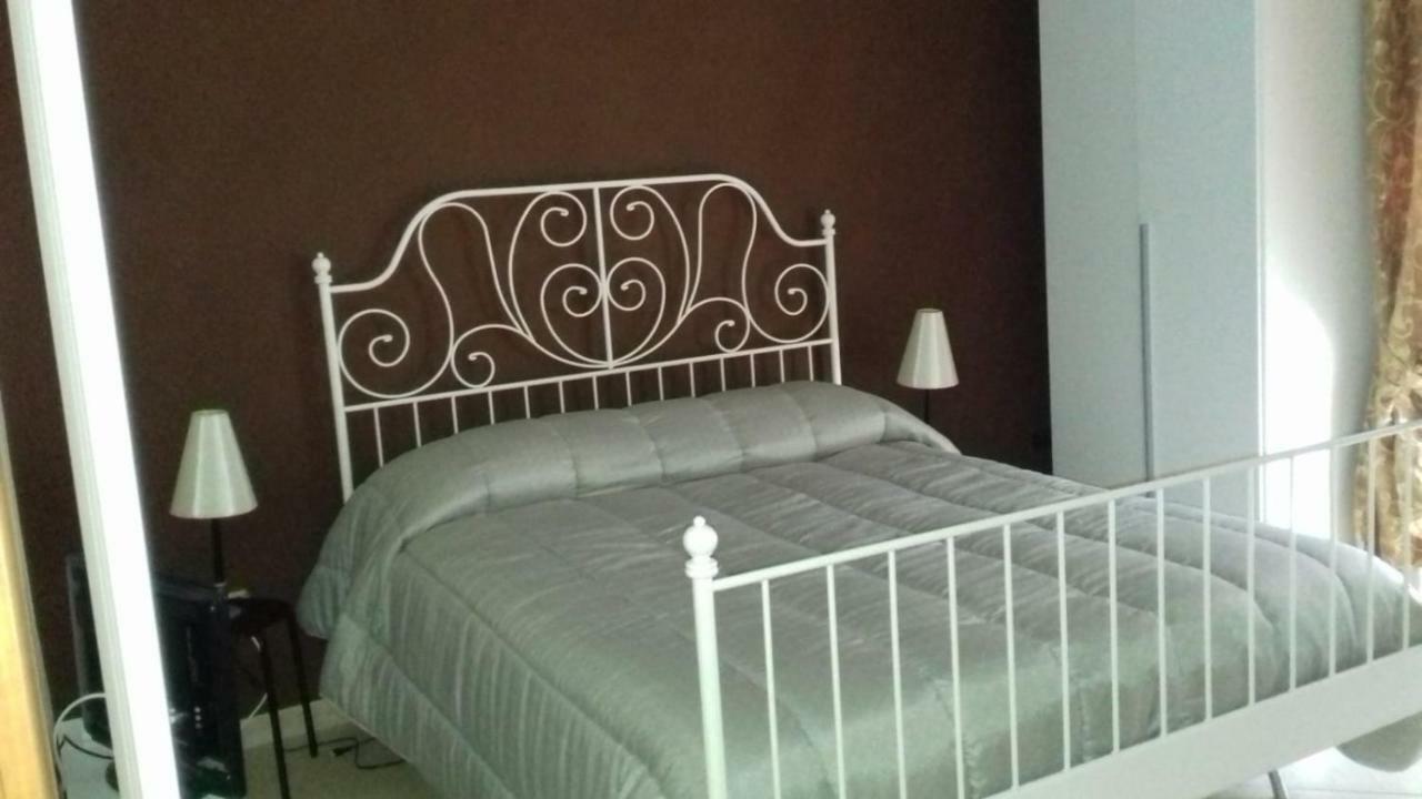 Casa Family & Friends Bed & Breakfast Салерно Екстериор снимка
